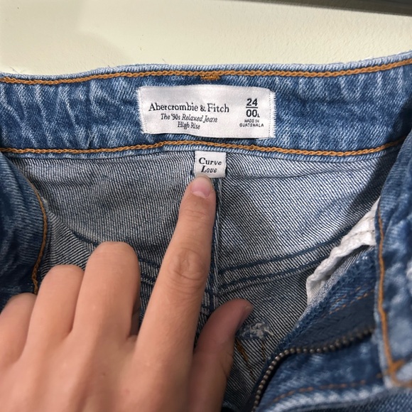 Abercrombie & Fitch Curve Love 90’s Relaxed Jean High Rise - Picture 3 of 3